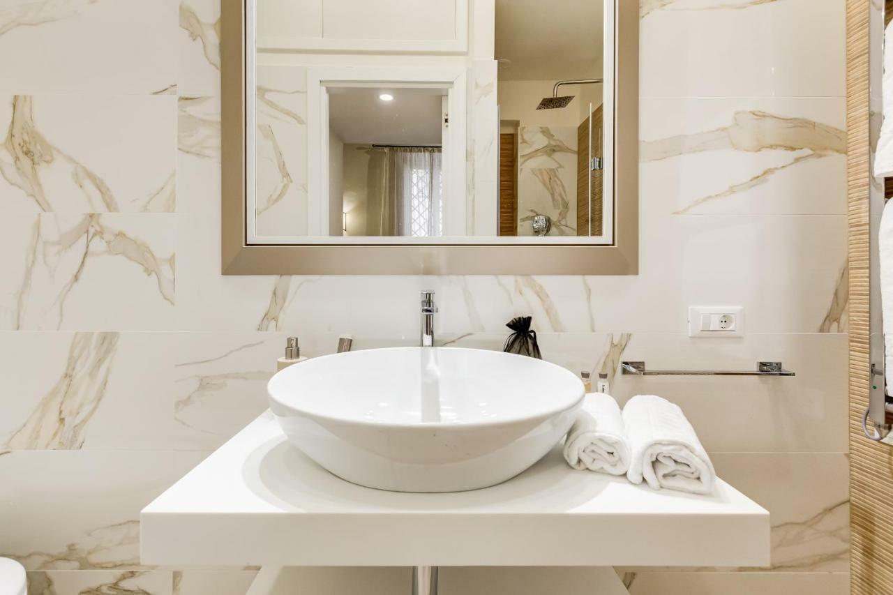 Trevi Chic House Apartment โรม ภายนอก รูปภาพ